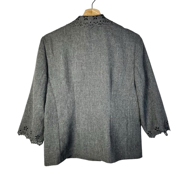 Alfred Dunner Petite Light Gray Laser Cut Floral Button Front Suit Blazer 6P - Picture 2 of 5